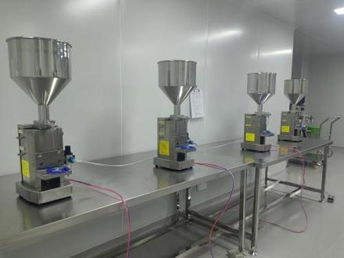 Pneumatic filling machine